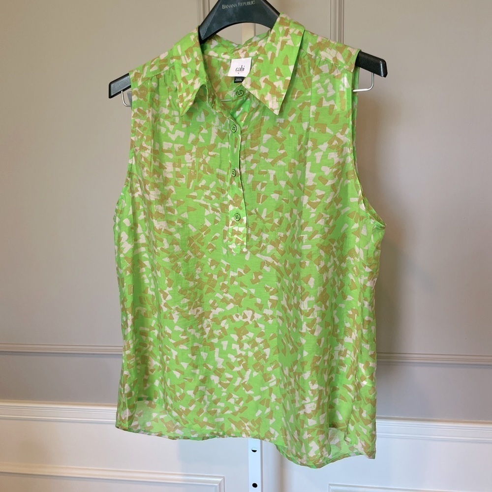 CAbi NWOT Shine Sleeveless Blouse Size Large Style 6531 Green Textured Print